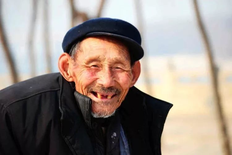 为什么外国老头80岁不掉牙,中国人却难逃宿命?真相其实很简单