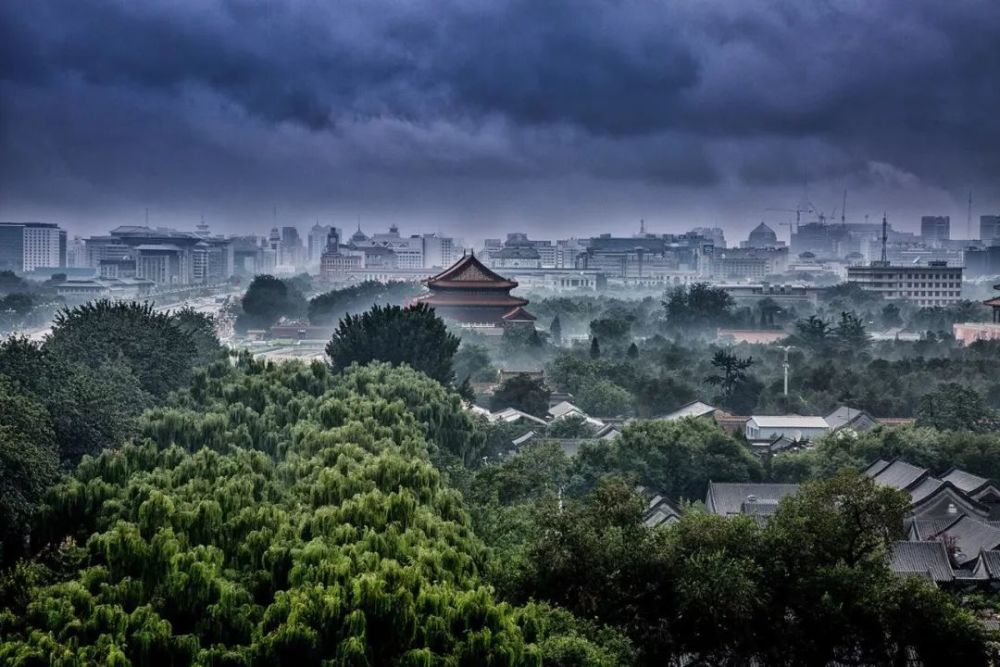 多少楼台烟雨中." 而当年洛阳佛教鼎盛时期的一千多所寺庙今安在呢.