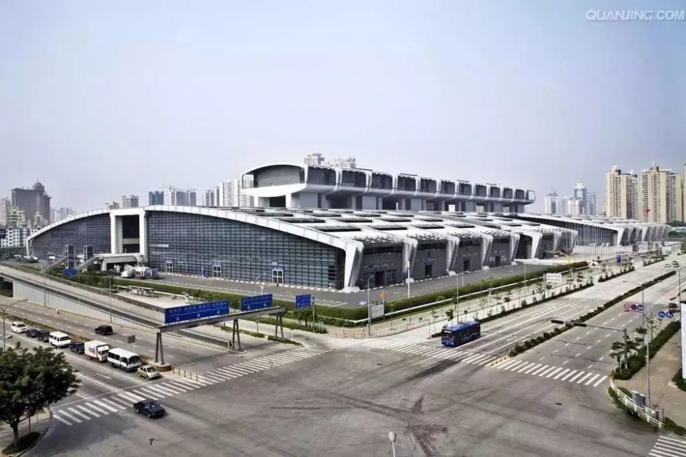 目前使用最多的深圳会展中心(上图)位于福田区,2004年投用,至今已有