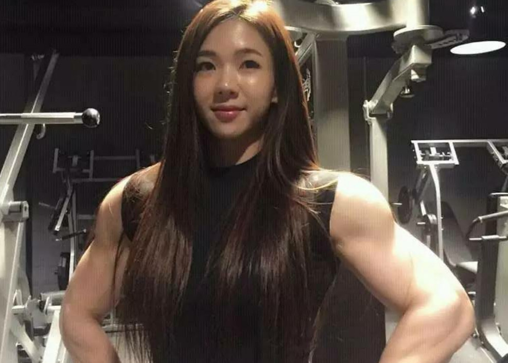 世界肌肉最发达的女性!天使的脸庞,真正的"魔鬼"身材!