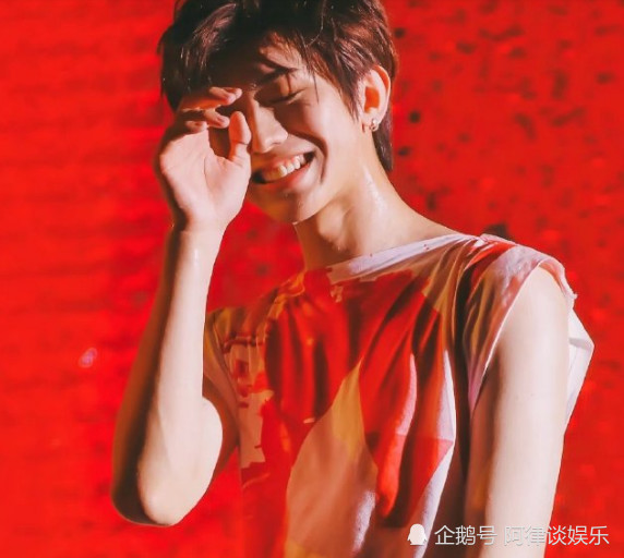 蔡徐坤有多man?腹肌不算什么,这首歌的气势比吴京更战狼