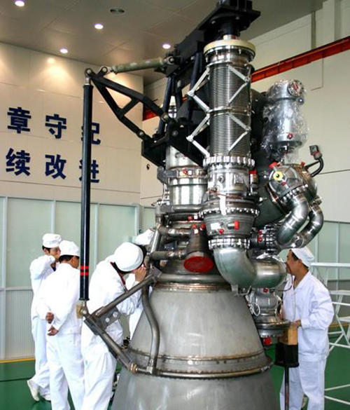 中国新型200吨级固体火箭发动机地面热试车成功