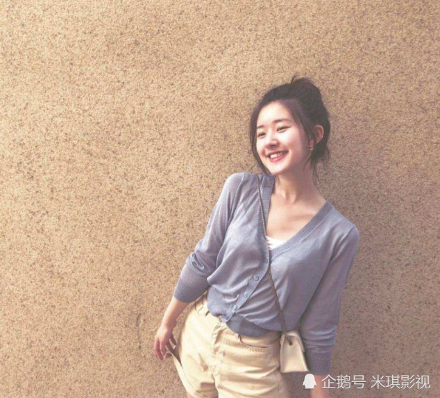 赵露思自创珍珠发夹的新戴法,00后女生都在模仿,还火遍抖音