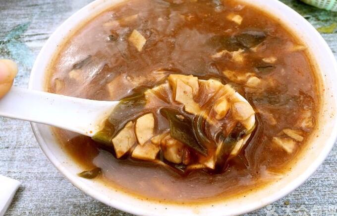 北方传统早点胡辣汤,酸辣酸辣的,一碗汤收尽天下鲜