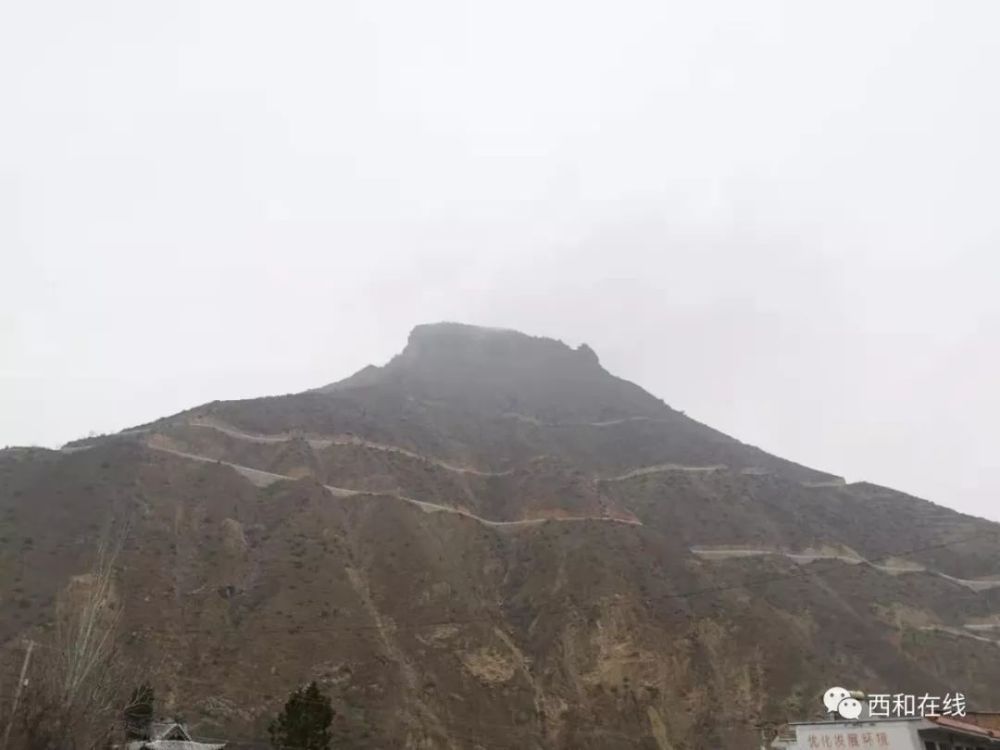 正文 仇池山春日雾景 来源:本站网友 虽说早就已经是春天了,但西和的