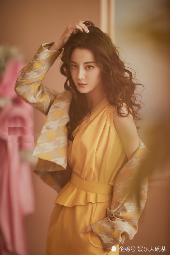热巴时尚大片来袭,轻松驾驭各种风格,网友:简直美到骨