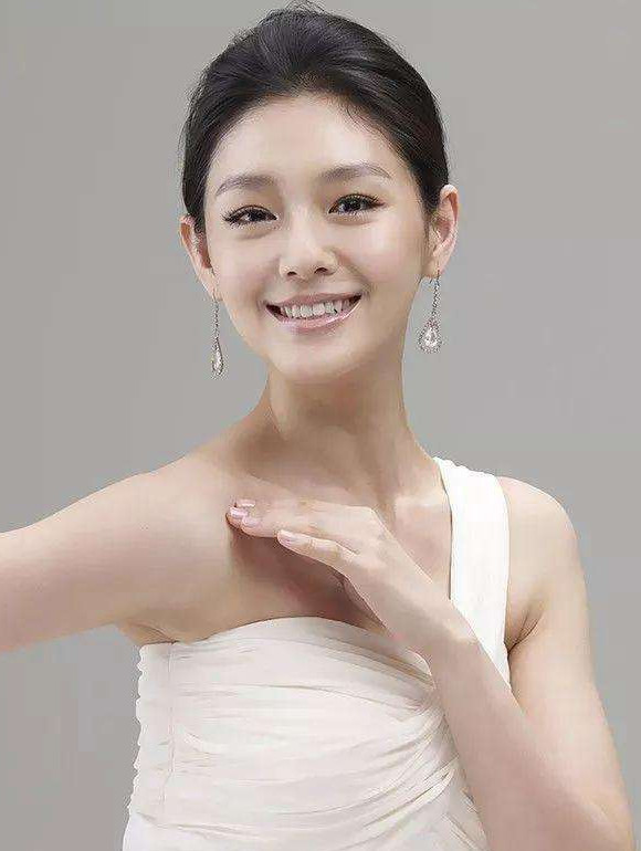 因此对于他们的婚姻网络上唱衰声一片,甚至连星座专家也来凑热闹,说