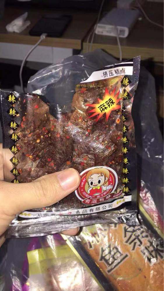 80后记忆中快"消失"的辣条,00后没见过,90后表示很怀念