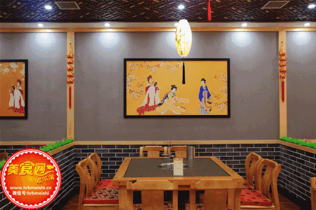 也点亮了一室的温暖;无论是水墨丹青的画作,悬挂的川剧脸谱和中国结