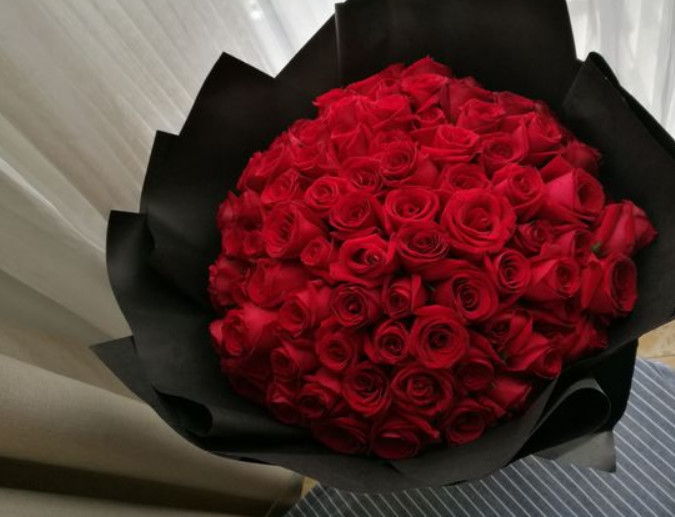 心理学:四束红玫瑰,选择一束你喜欢的,测你这辈子最难忘的人
