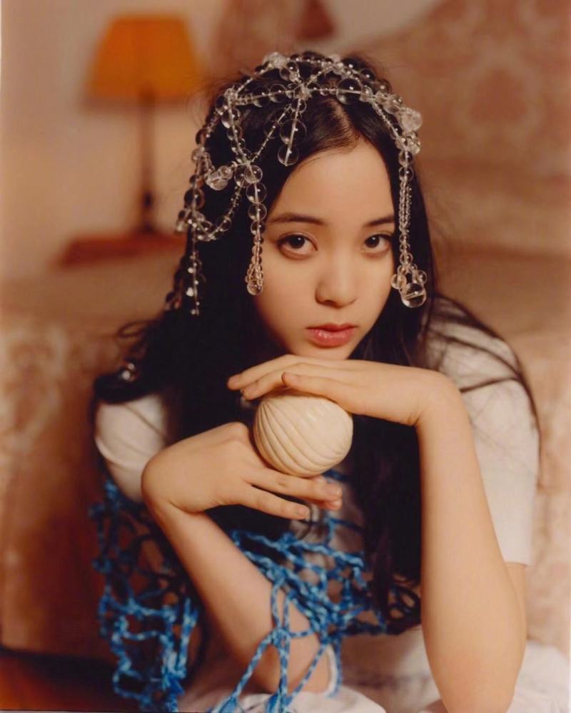 欧阳娜娜好可爱!蝴蝶结发夹配连衣裙甜美少女,迪丽热巴自愧不如