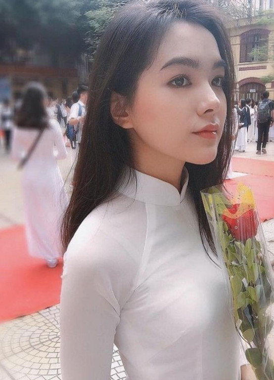 实拍越南身穿最美校服的高中生,个个都被媒体称为漂亮小仙女