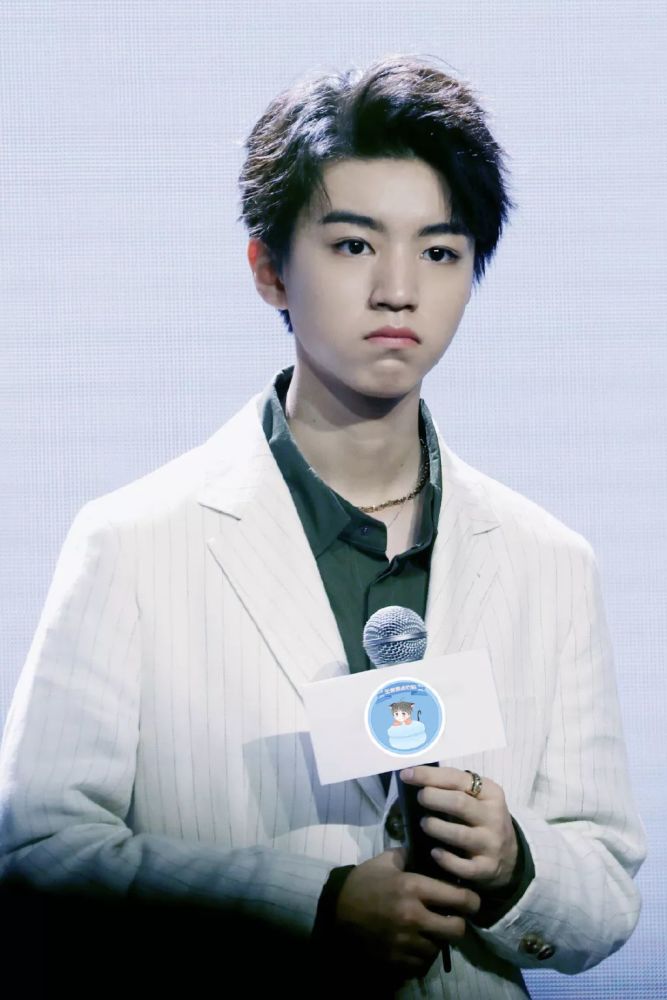 王俊凯嘟嘴吐舌头也太可爱了叭