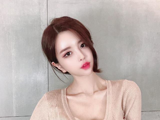 揭秘,向王思聪讨要工资的伊素婉,韩国超性感主