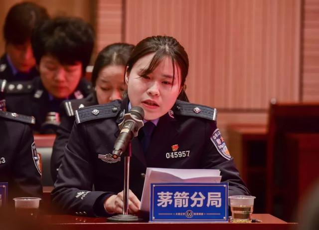 今天女神警花汇集于此