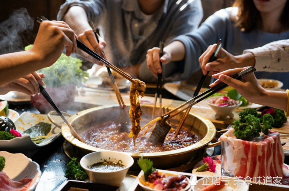 火锅店吃火锅时,服务员"不待见"的3种顾客,图4最可恨!