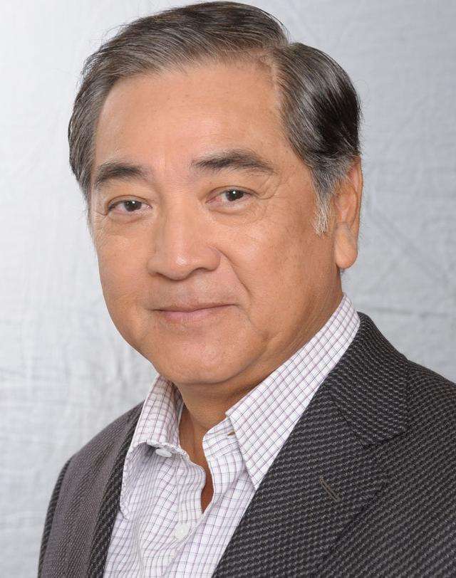 74岁老戏骨秦沛,和老婆情深如初恋,甜蜜至今