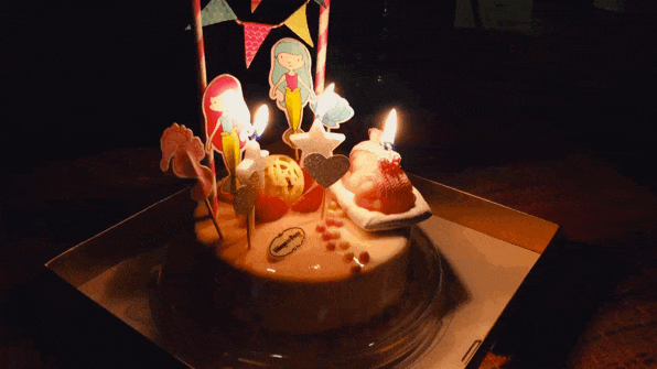 明星们的生日蛋糕大比拼:赵丽颖的最仙女,王俊凯的"超
