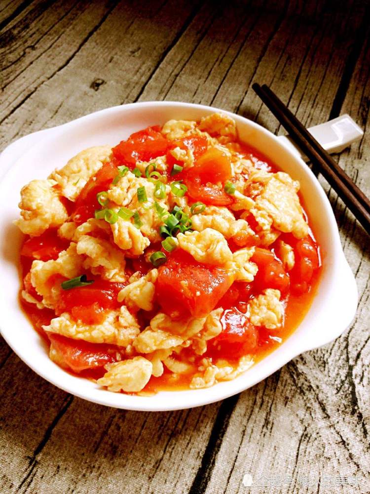 番茄炒蛋是先炒鸡蛋，还是先炒番茄，很多人都不懂，难怪不好吃-天天快报