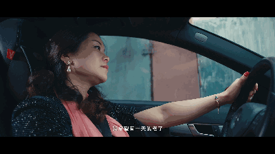 镜头记录四个女司机的真实驾驶情况!她们开车时都在想