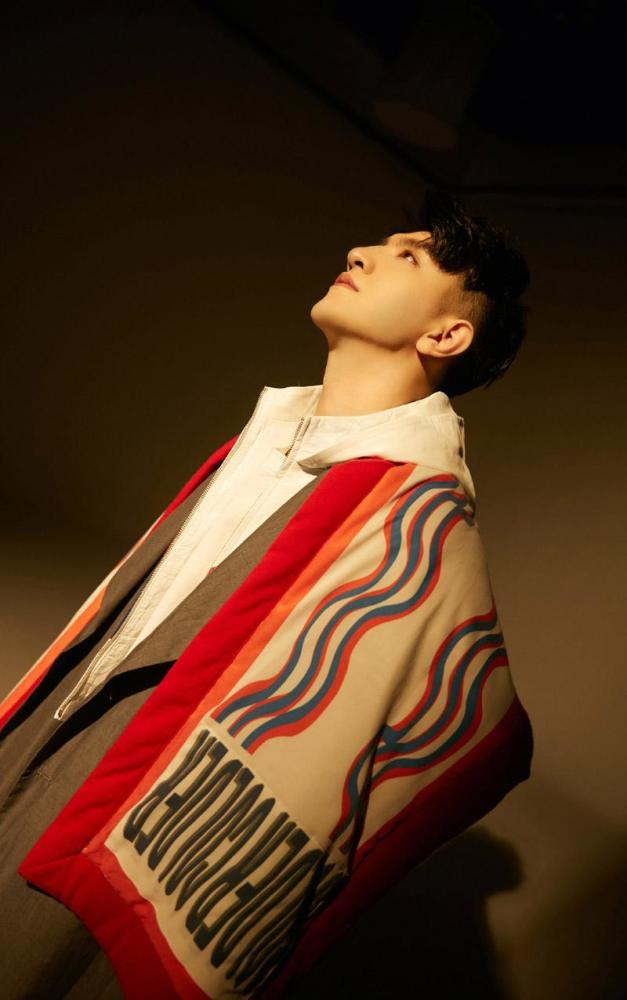 金瀚·精美壁纸:成熟又可爱的男生,怎能让人不心动