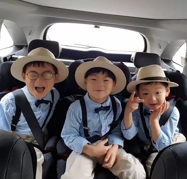 宋家三胞胎上小学啦,曾经每个手机中必备的表情包也长大啦!