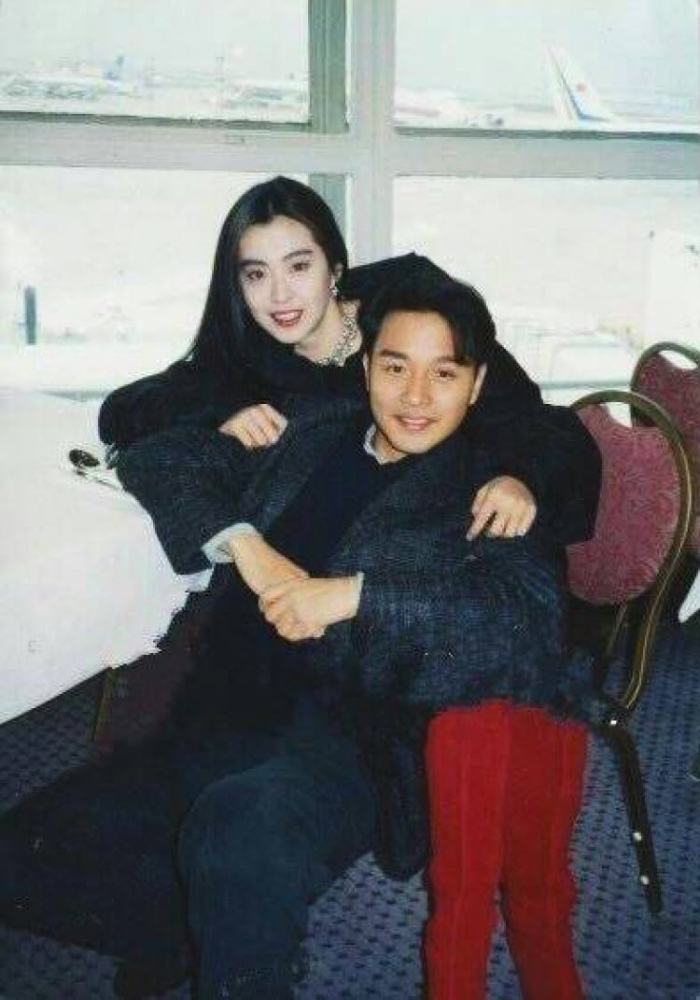 罕见老照片:张国荣和王祖贤合影,刘德华与关之琳合影