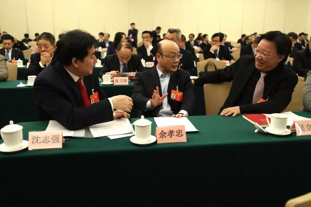 全国人大代表沈志强(左),全国人大代表余孝忠(中),全国人大代表吴立新