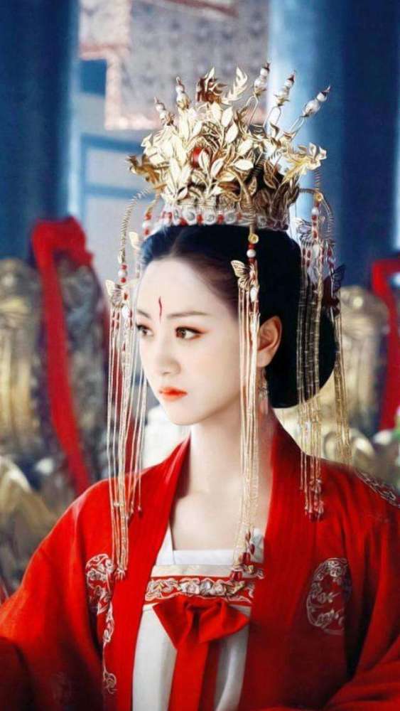 女星古装"嫁衣"惊艳,杨幂乖巧热巴变美娇娘,赵丽颖却不穿红!