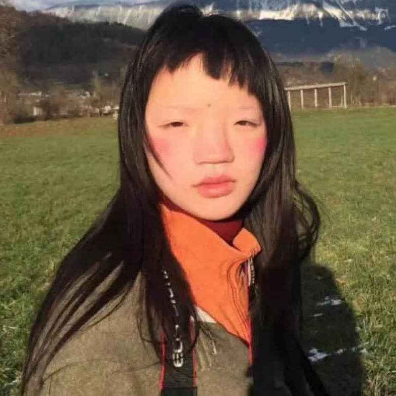 网红脸落伍了,这种国际"丑模"才出众,她魅力强大还成国人骄傲