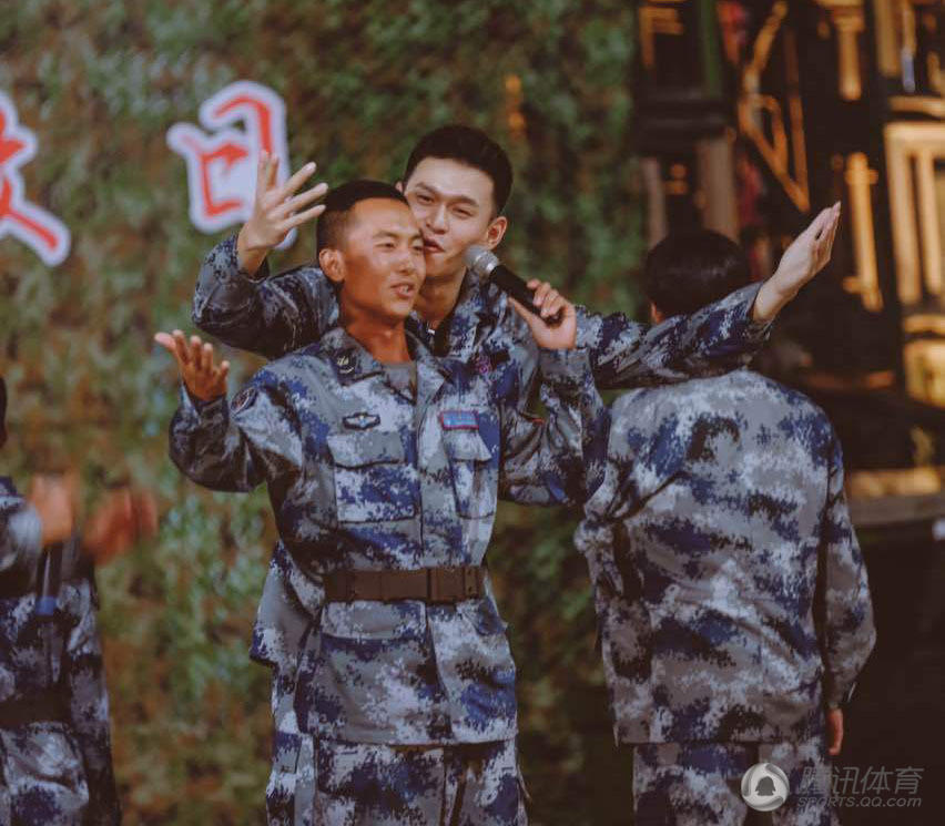 孙杨回归军营 表现活跃 网友吐槽:像保安(组图)