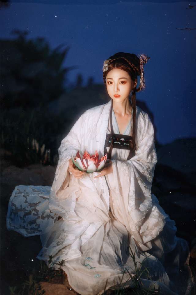 古风人像摄影:堕落凡间的仙子