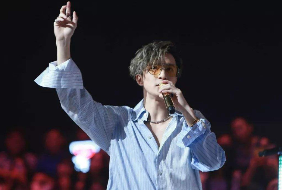 乐坛这三位男歌手唱歌最费体力,华晨宇薛之谦上榜,张杰下腰赢了