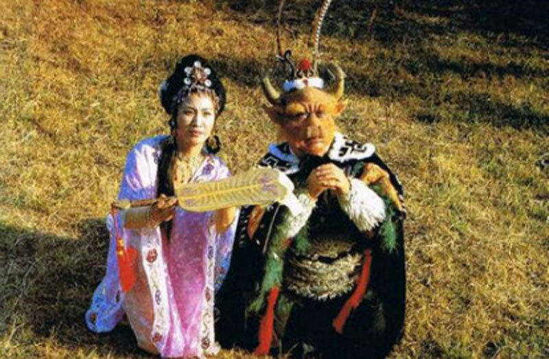 《西游记》幕后剧照:悟空在喝可乐,猪八戒背的竟是孔雀公主!
