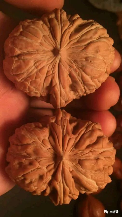 门墩核桃 相传故宫博物院里收藏的百年核桃