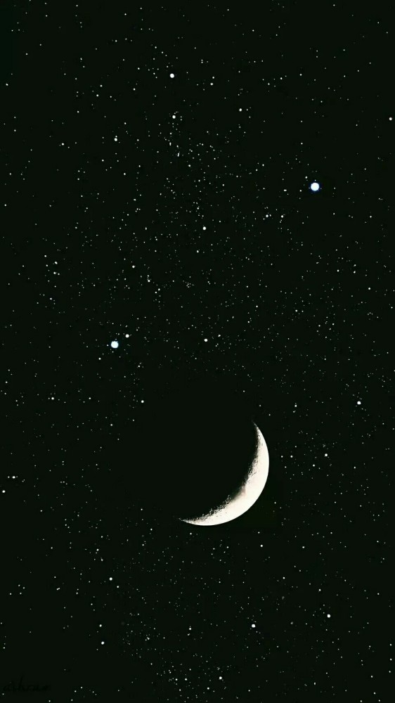 月亮永远被星星围绕,可惜多年之后我才知道原来我相对于你而言也只是