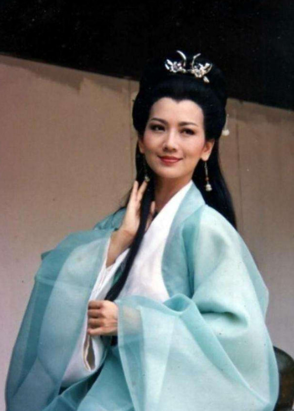 6赵雅芝在《新白娘子传奇》一袭蓝纱,就是分外迷人,这个白娘子的扮相