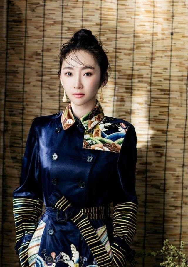 中国内地女演员爱新觉罗·启星,这些生活照真好看