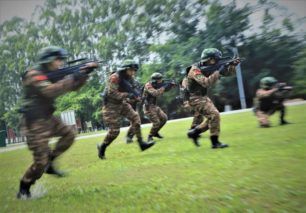 一组高清炫酷图,带你领略武警特战队员风采!