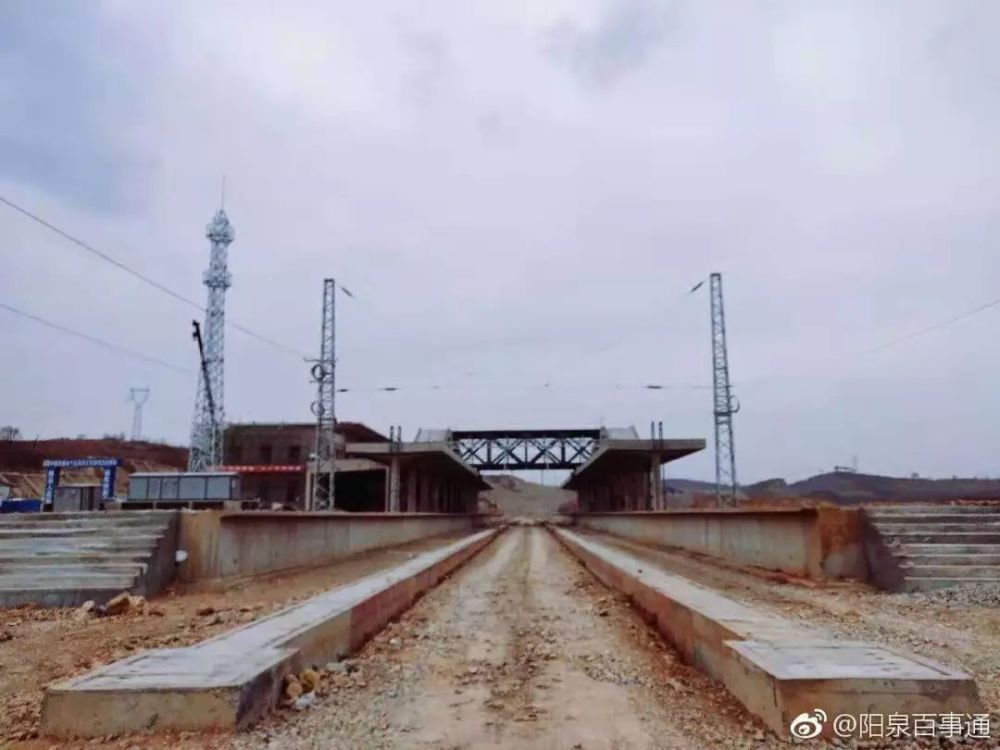 阳大铁路河底火车站最新谍照!