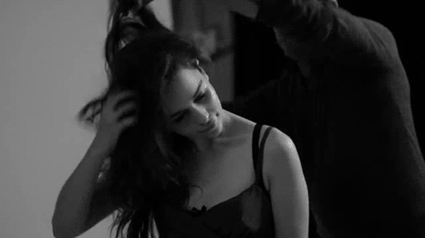 配 皮衣,野性奔放,立马化身为行走的荷尔蒙