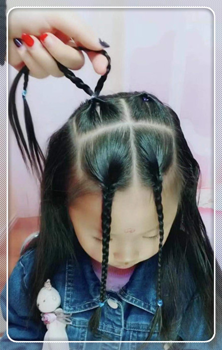 给女儿这样扎头发去幼儿园,老师直夸漂亮,瞬间变身小公主
