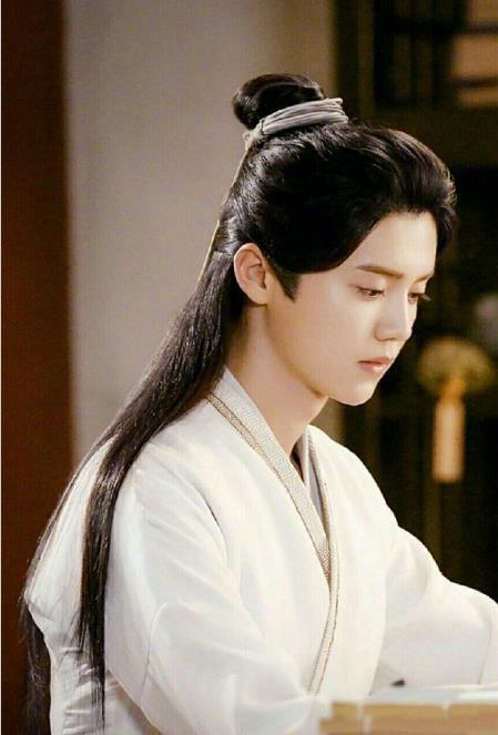 男星的古装白衣造型,鹿晗胡一天不算什么,他才堪称"绝美"!