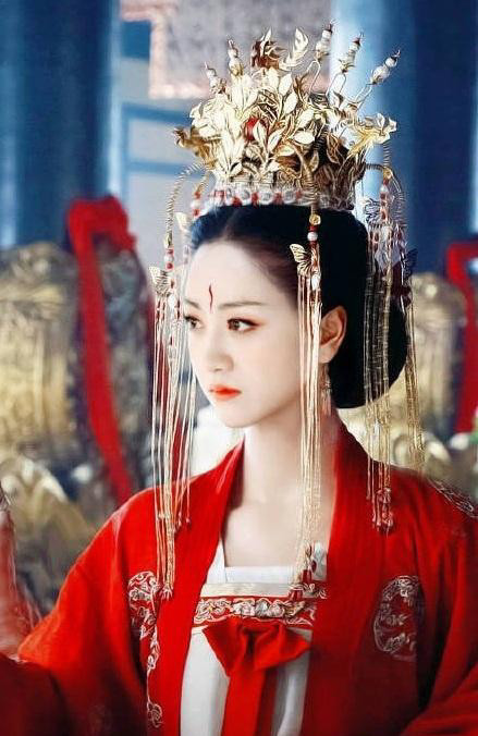 5位女星的古装嫁衣造型,baby惊艳,迪丽热巴魅惑,她最独特