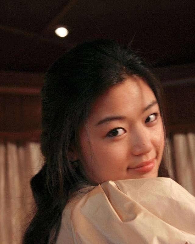 全智贤长子侧面照曝光,侧颜呆萌发型亮眼,是因为妈妈基因强大?