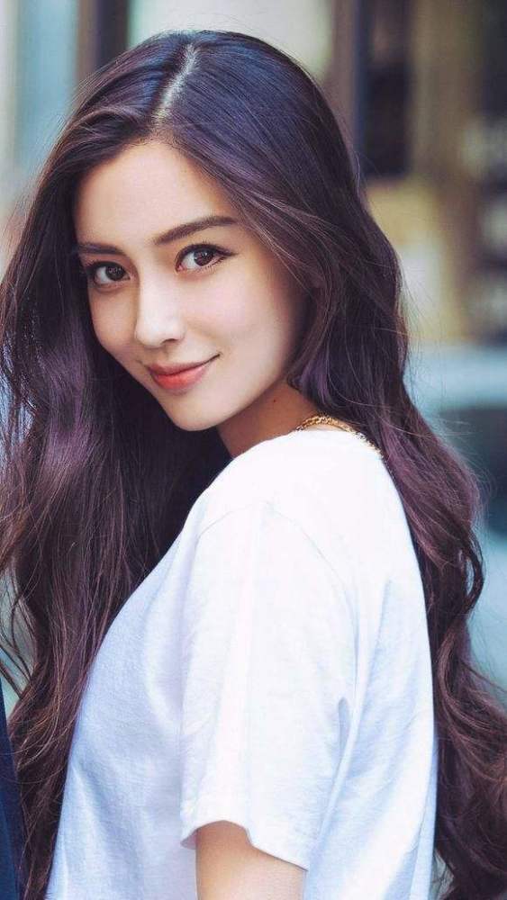 自从参加《奔跑吧》这个综艺节目后,她就引起了很多人的关注.