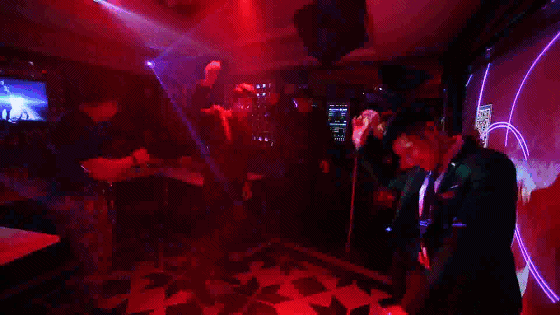 都市牧歌量贩式ktv邀您来蹦迪,超野的酷炫灯光!