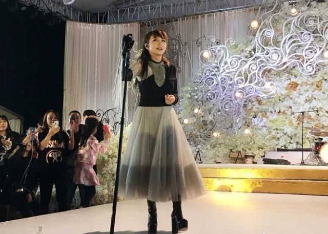 飞儿乐队主唱詹雯婷现身婚礼现场,声音没变,只是胖了