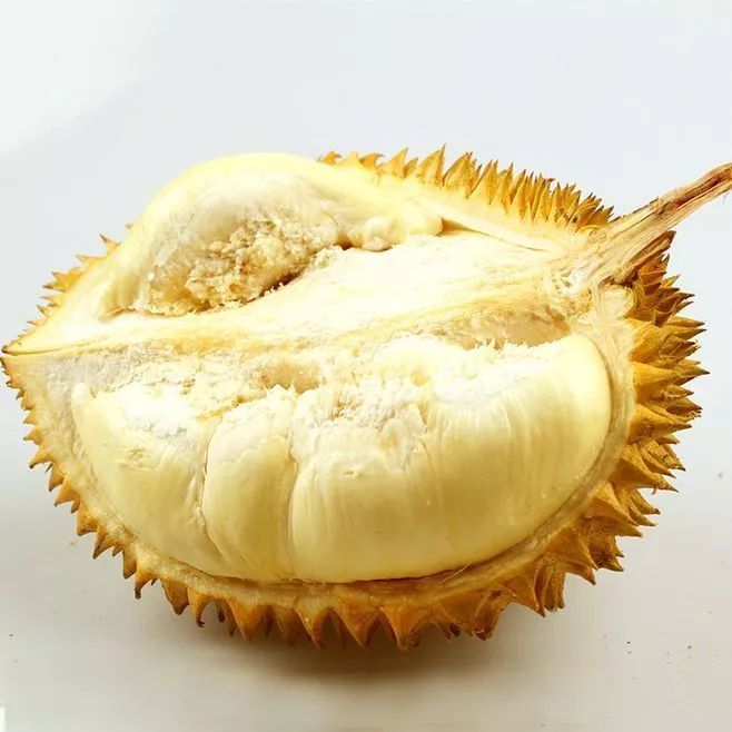 打开一个榴莲坚硬的外壳,硕大的果肉,金黄金黄的,扑鼻而来的浓郁果香