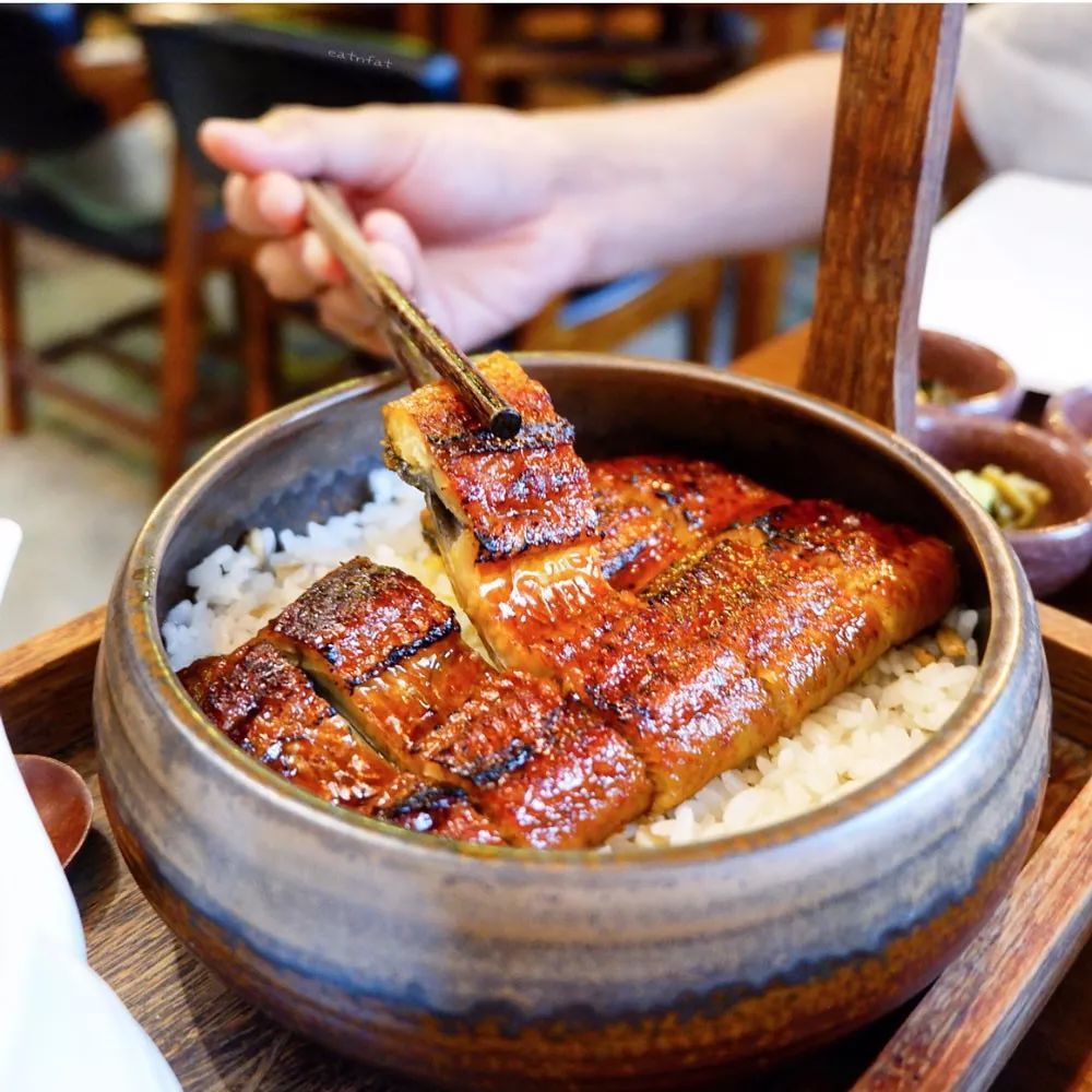 活杀现烤,酱汁秘调!极度讲究的《魔都鳗鱼饭指南》,小心收好!